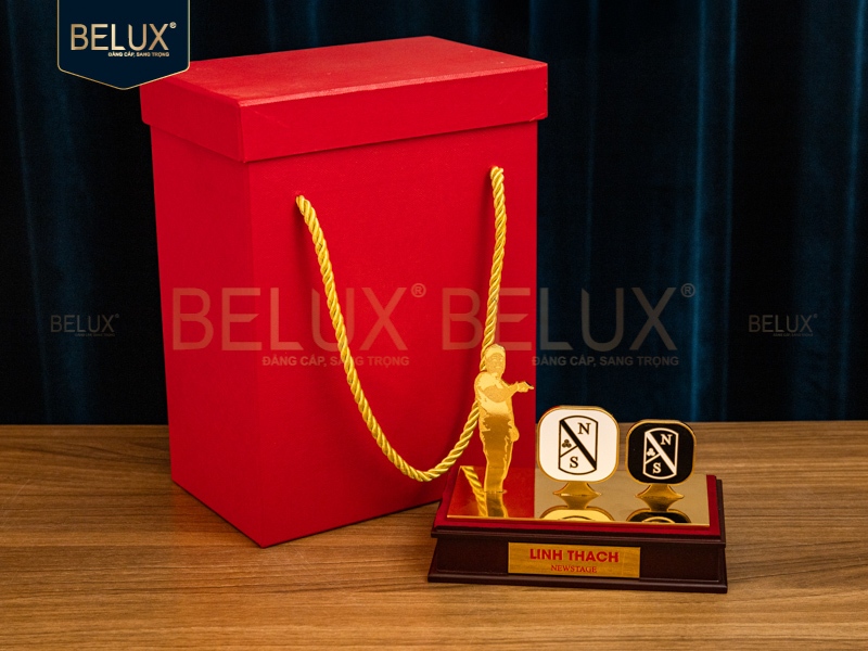 Biểu trưng thiết kế Linh Thạch&nbsp;15x12cm&nbsp;bằng đồng mạ vàng 24k thiết kế theo yêu cầu